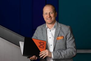 Kuvassa sijoittumispalveluiden asiantuntija Mika Kannisto