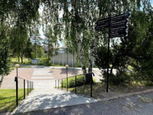 Portaat Iittalan taidereitin varrella