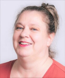 Anna-Maija Sulkakoski toimii Linnan Kehityksen lähivalmentajana taloushallinnon asioissa